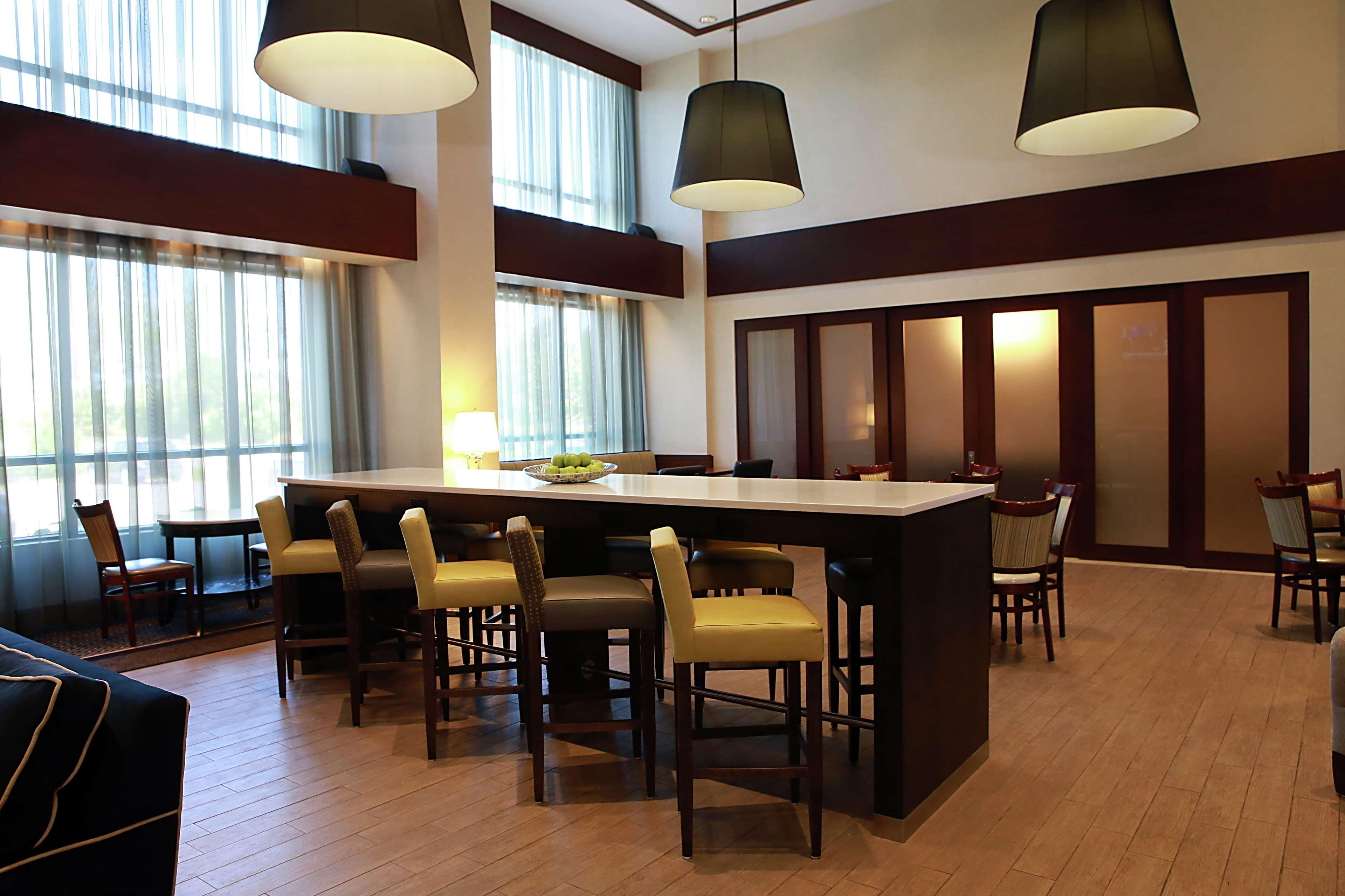 Hampton & Hotel Laval