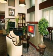 Hotel Hampton & Laval